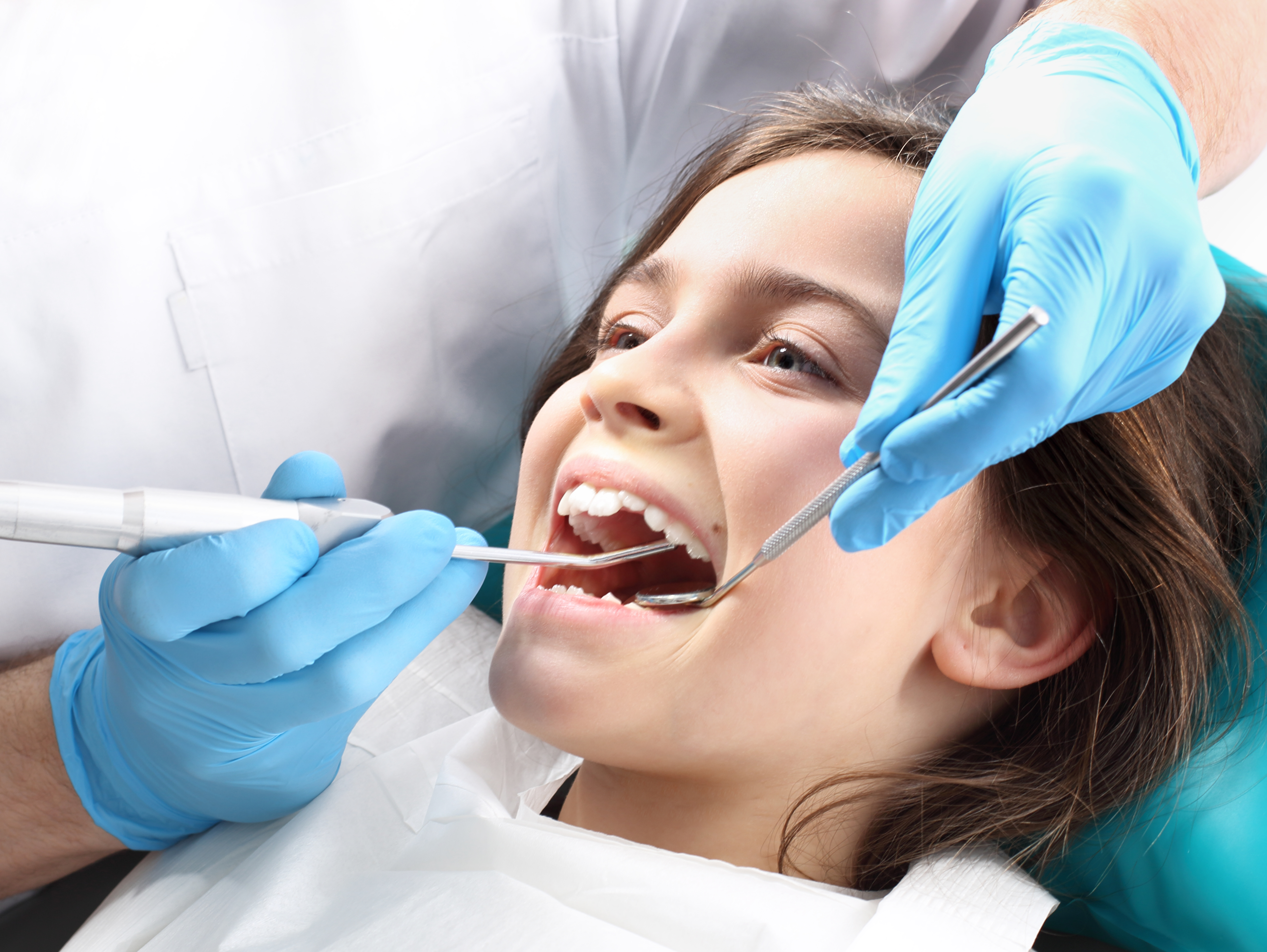 Как стоматологи делают чистку зубов. Зубы стоматолог. Профессиональная гигиена полости рта. Профессиональная чистка зубов детям. Профессиональная гигиена зубов у детей.
